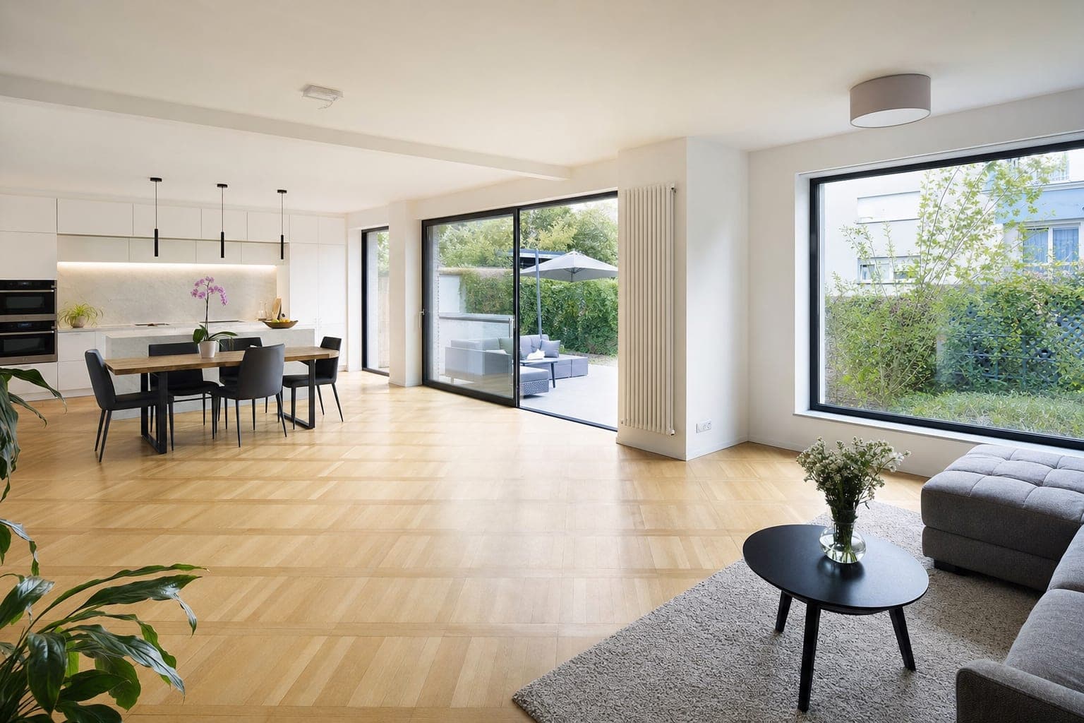 Turnkey renovated living space with open kitchen